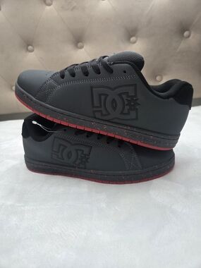 DC Shoes Gaveler Men’s 8.5 Dark Gray Black Red Leather Skate Sneakers New